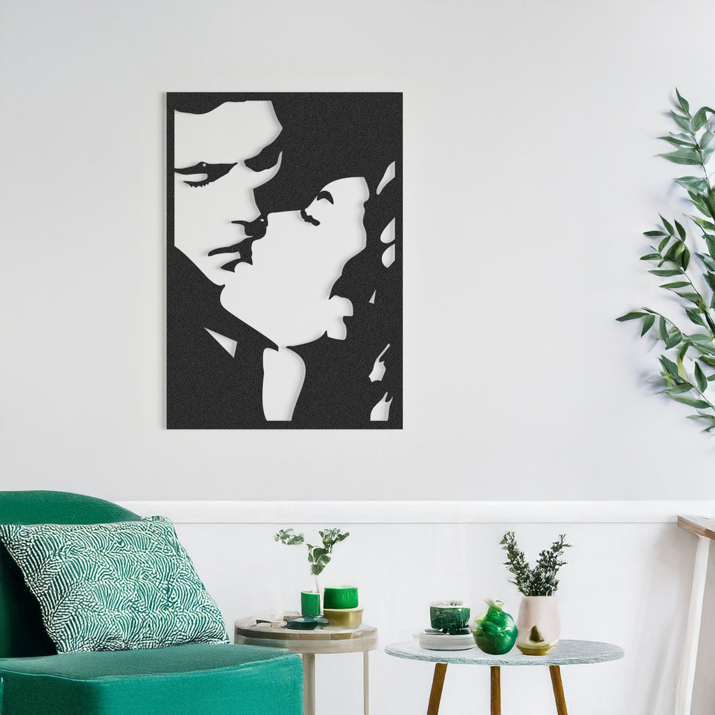 On the Waterfront noir metal wall art – lovers silhouette in matte black